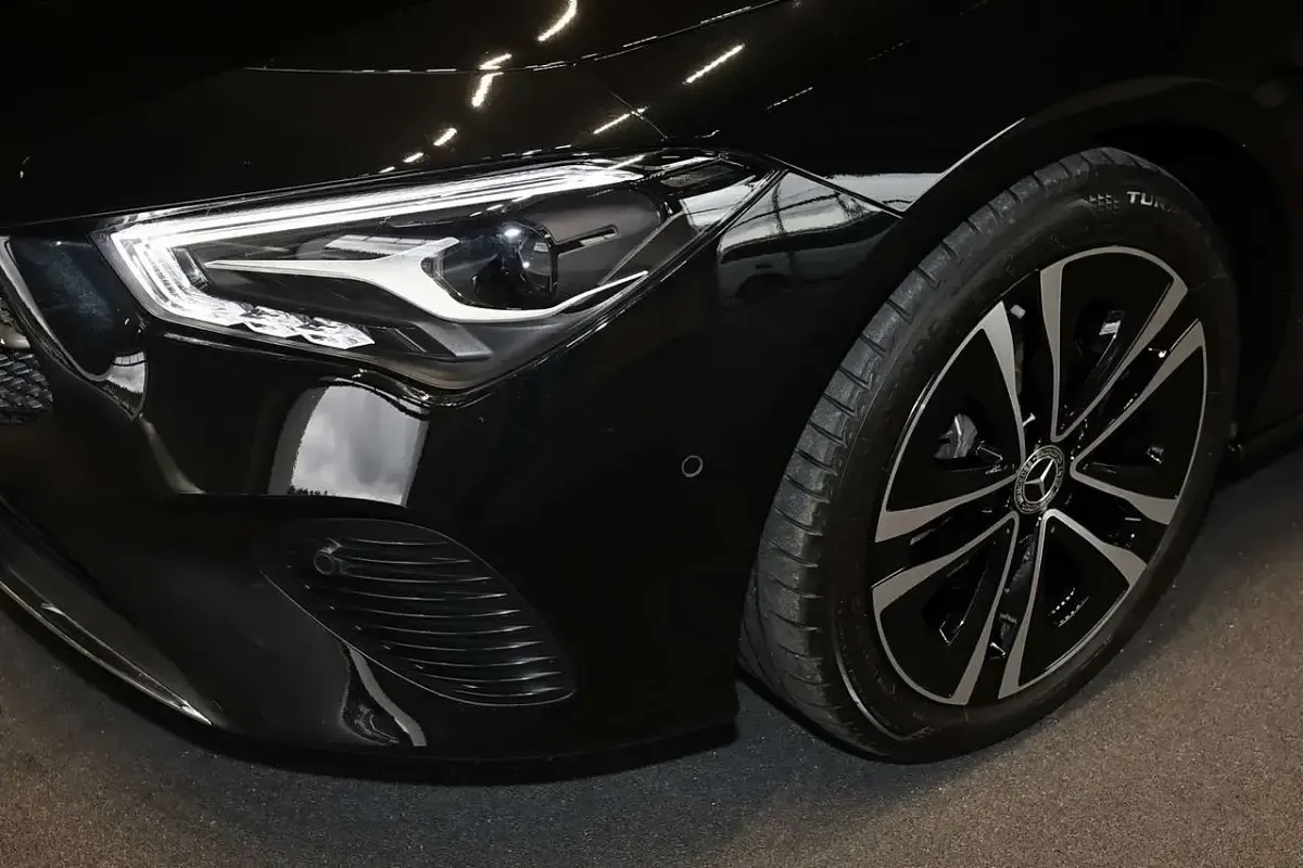 Gebraucht Mercedes CLA180 Progressive 136 PS (100 kW) 2024 Metalliclack kosmosschwarz Limousine