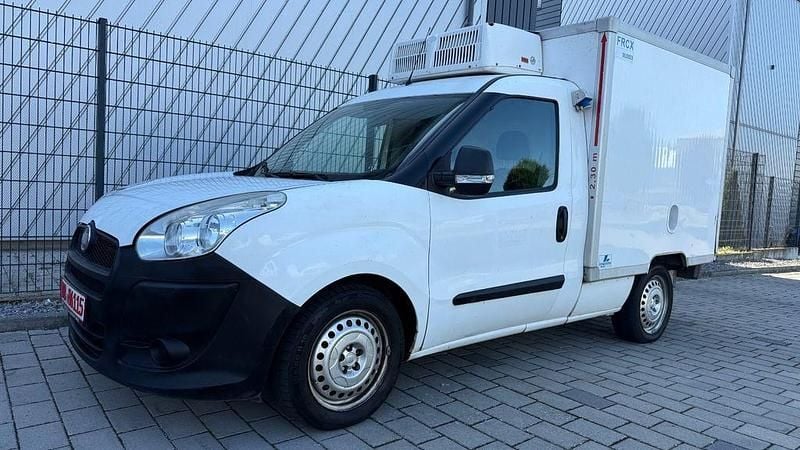 Weiß Gebraucht 2011 Fiat Doblò Van / Kleinbus | 2.500 € - Bild 1/4