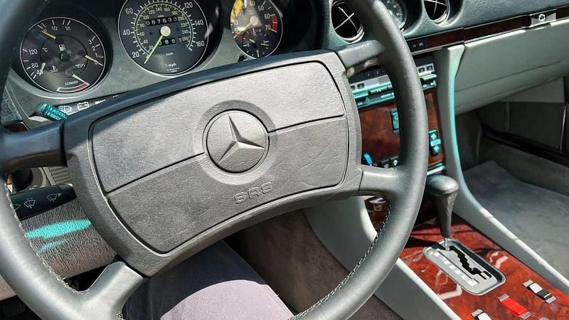 Gebraucht Mercedes 560 234 PS (172 kW) 1987 Weiß Cabrio