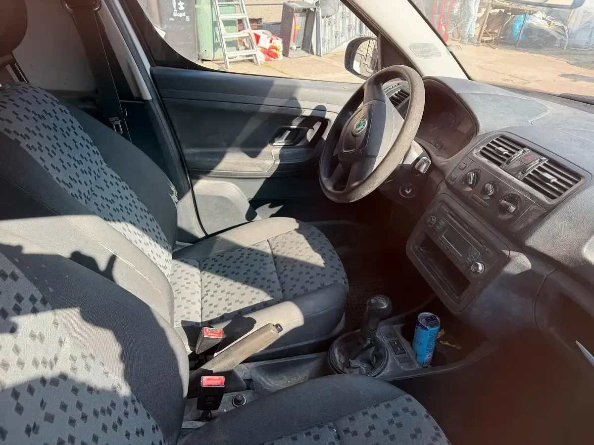 Gebraucht Skoda Roomster 75 PS (55 kW) 2012 Weiß Van / Kleinbus