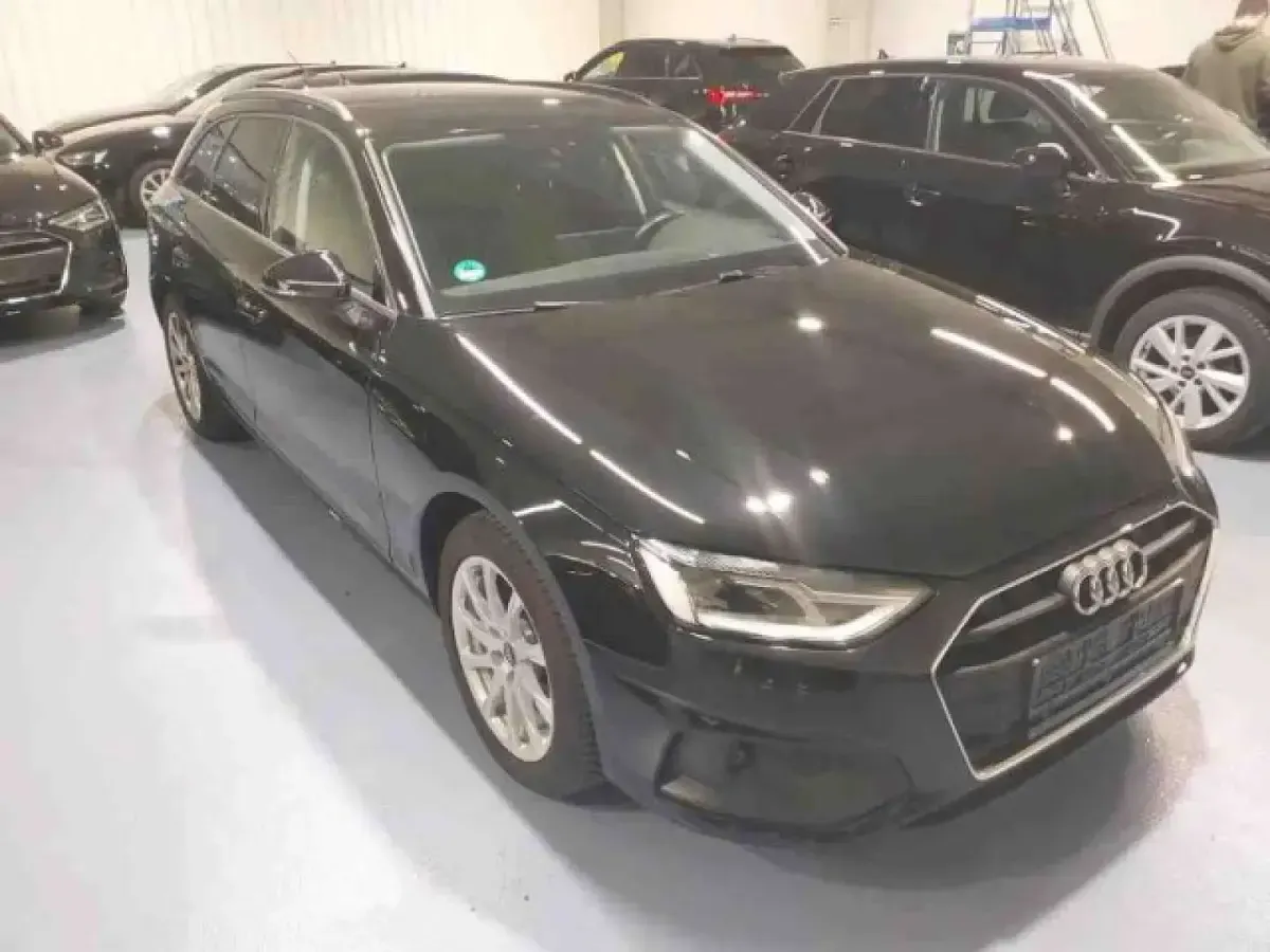 Używany Audi A4 Basis 150 KM (110 kW) 2022 Czarny Kombi