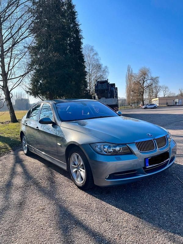 Grau Gebraucht 2006 BMW 320 Limousine | 3.000 € - Bild 1/4