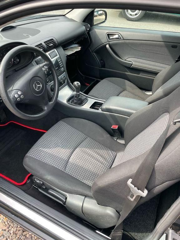Gebraucht Mercedes C160 122 PS (89 kW) 2005 Schwarz Coupé