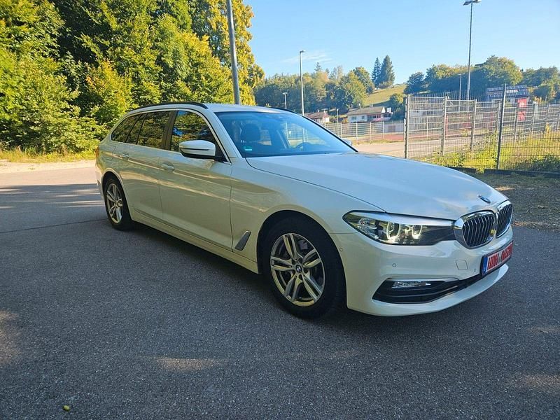 Weiß Gebraucht 2018 BMW 530 Comfort Edition Kombi | 16.422 € (Superpreis) - Bild 1/4
