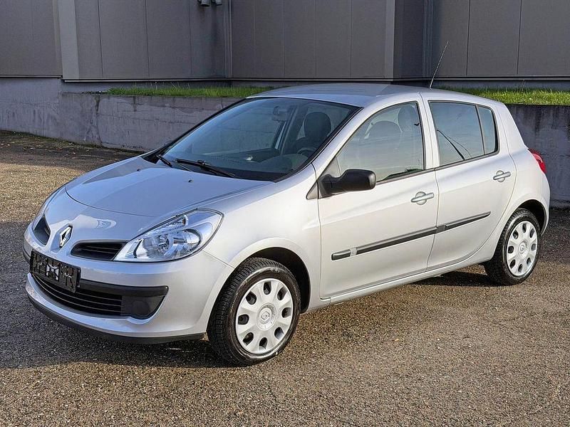 Platingrau Gebraucht 2008 Renault Clio II Extreme Limousine | 4.750 € (Teuer) - Bild 1/4