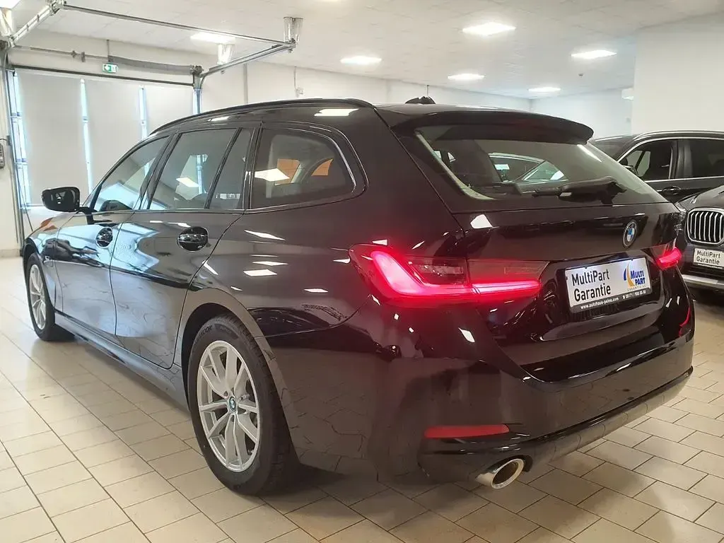Gebraucht BMW 330 Performance 252 PS (185 kW) 2022 Schwarz Limousine