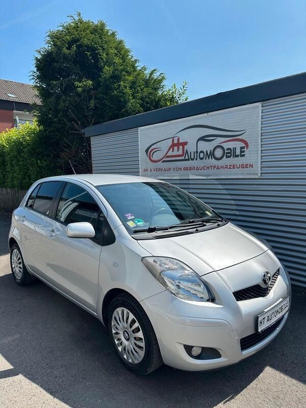 Silber Gebraucht 2011 Toyota Yaris Kleinwagen | 3.299 € (Fairer Preis) - Bild 1/4