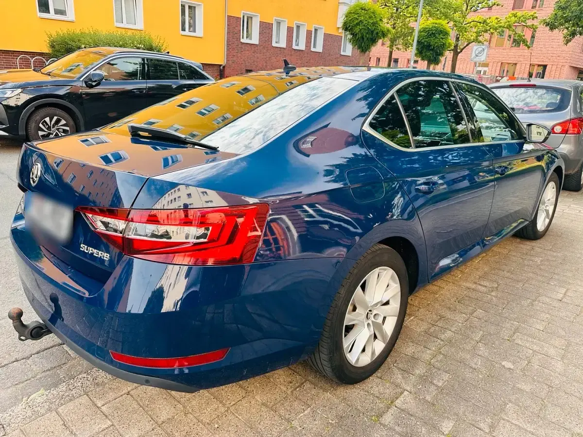 Gebraucht Skoda Superb 150 PS (110 kW) 2017 Blau Limousine