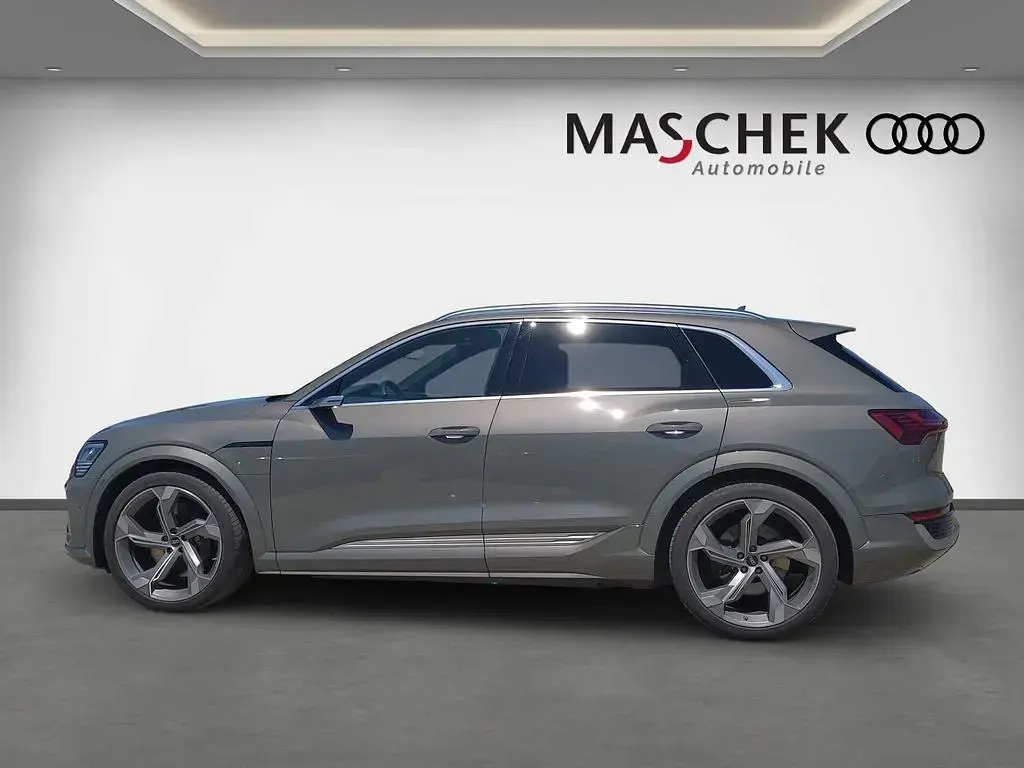 Gebraucht Audi SQ8 e-tron Sport 369 kW (503 PS) 2024 Chronosgrau metallic SUV