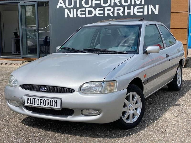 Silber Gebraucht 1998 Ford Escort Limousine | 3.950 € (Teuer) - Bild 1/4