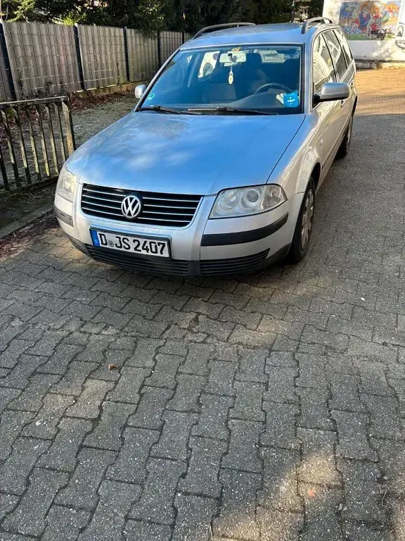 Gebraucht VW Passat Comfortline 101 PS (74 kW) 2001 Silber Kombi
