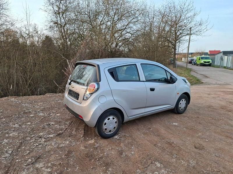 Gebraucht Chevrolet Spark 68 PS (50 kW) 2010 Silber Kleinwagen