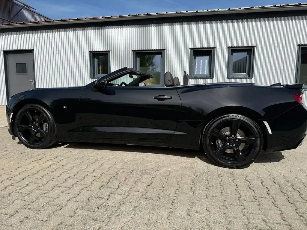 Usado Chevrolet Camaro 453 HP (333 kW) 2018 Preto Cabrios