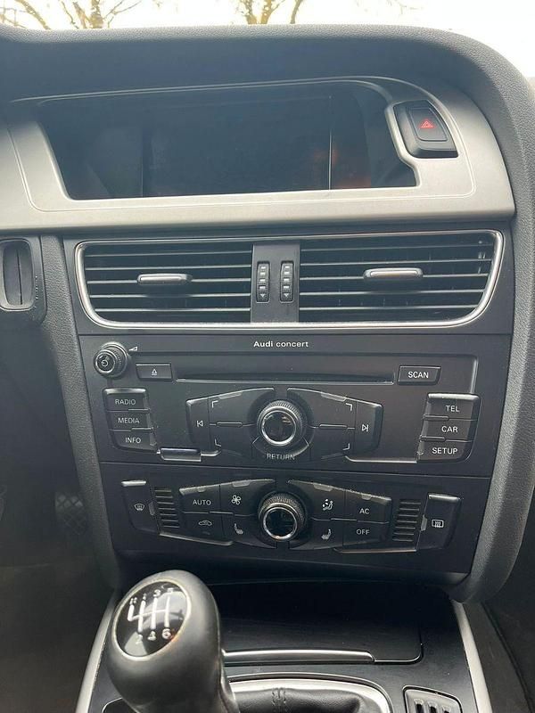 Second-hand Audi A4 Attraction 120 CP (88 kW) 2011 Negru Break