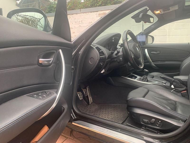 Gebraucht BMW 120 Sport Line 177 PS (130 kW) 2010 Schwarz Kleinwagen