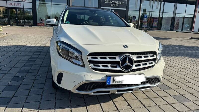 Weiß Gebraucht 2017 Mercedes GLA180 SUV | 14.800 € (Fairer Preis) - Bild 1/4