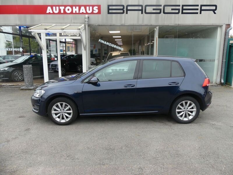 Blau Gebraucht 2015 VW Golf VII LOUNGE Limousine | 12.990 € (Fairer Preis) - Bild 1/4