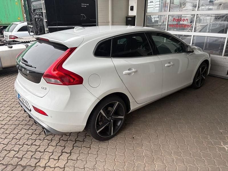 Gebraucht Volvo V40 150 PS (110 kW) 2016 Weiß Limousine