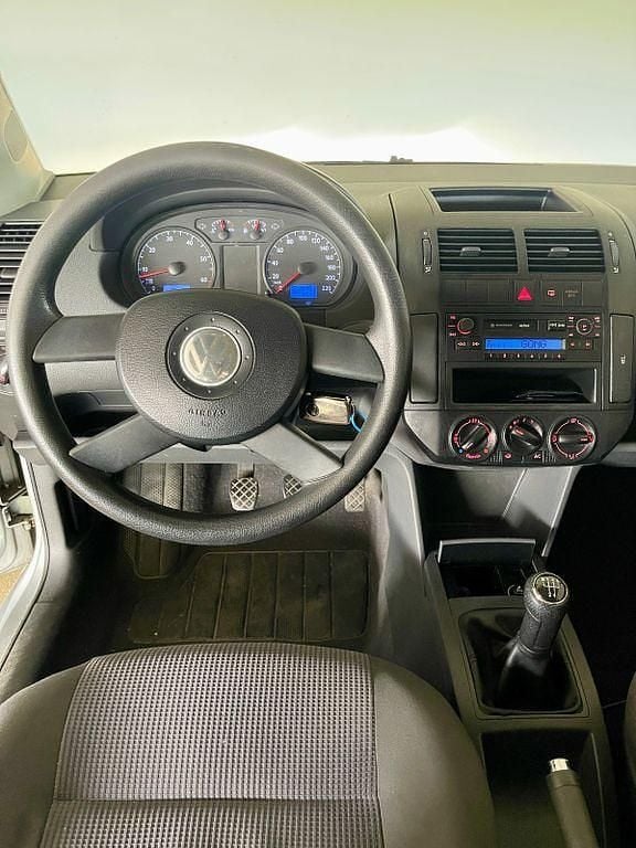 Gebraucht VW Polo 64 PS (47 kW) 2003 Silber Limousine