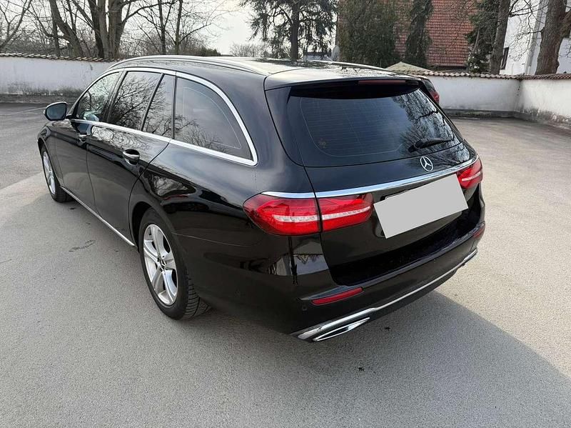 Gebraucht Mercedes E220 194 PS (142 kW) 2018 Schwarz Kombi