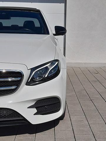 Weiß Gebraucht 2019 Mercedes E220 AMG line Limousine | 34.999 € (Teuer) - Bild 1/4