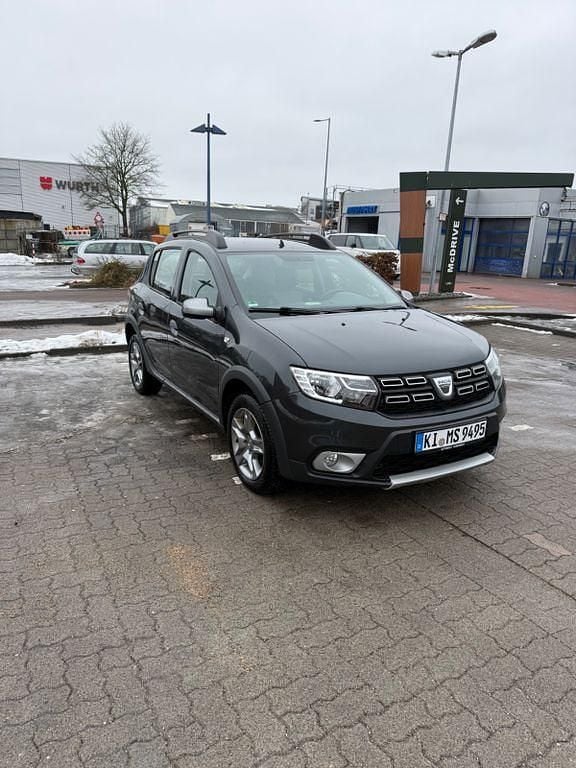 Gebraucht Dacia Sandero Prestige 90 PS (66 kW) 2017 Schwarz Limousine