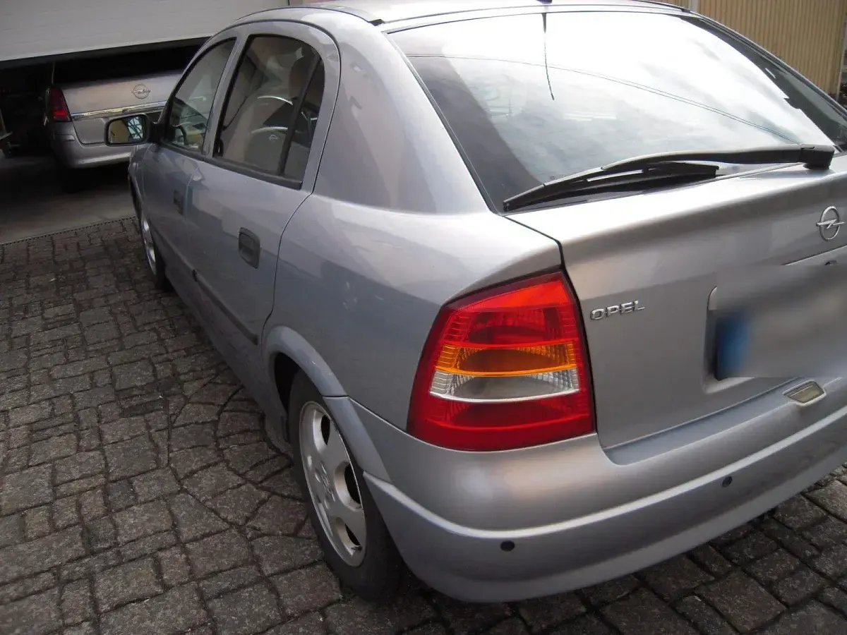 Usata Opel Astra 101 CV (74 kW) 2001 Argento Berlina