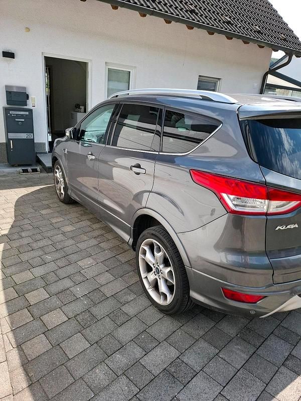 Gebraucht Ford Kuga Individual 182 PS (133 kW) 2014 Grau SUV