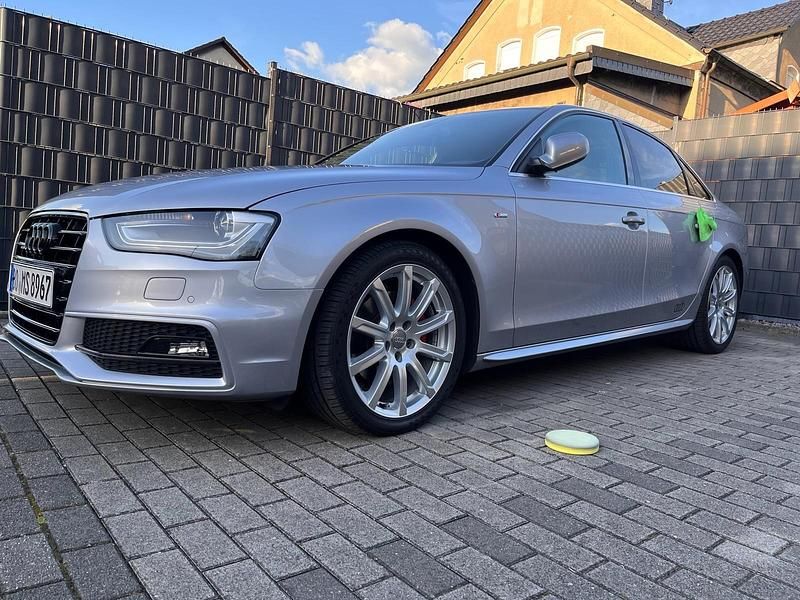 Silber Gebraucht 2015 Audi A4 S-Line Limousine | 14.800 € (Fairer Preis) - Bild 1/4