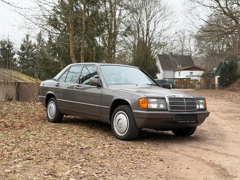 Grau Gebraucht 1987 Mercedes 190 Limousine | 3.900 € - Bild 1/4