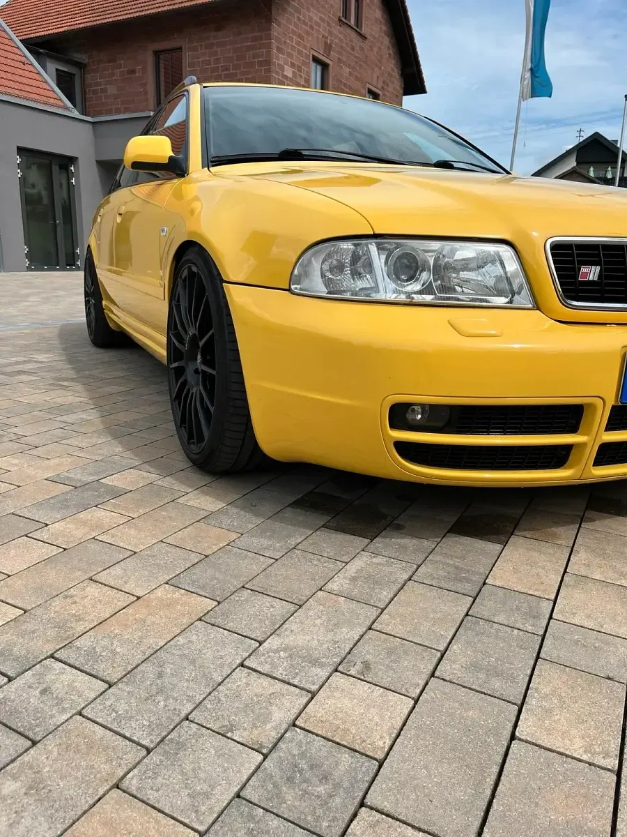 Używany Audi S4 Performance 420 KM (308 kW) 1999 Żółty Kombi