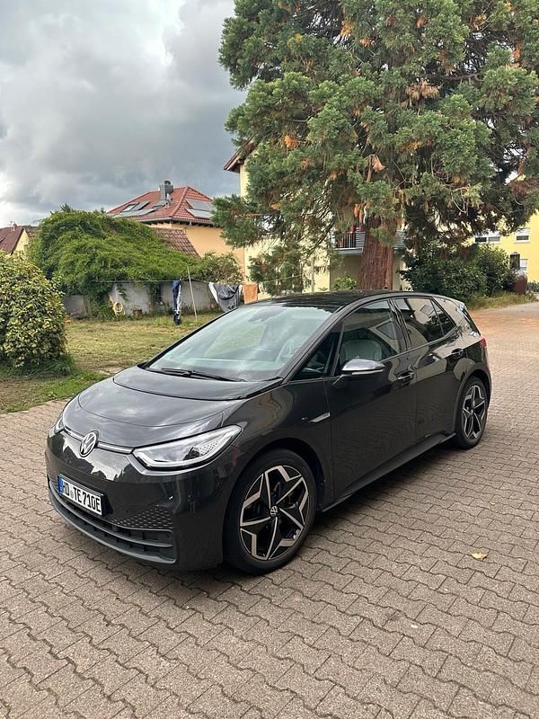 Grau Gebraucht 2021 VW ID.3 Pro Performance Kleinwagen | 26.499 € (Teuer) - Bild 1/4