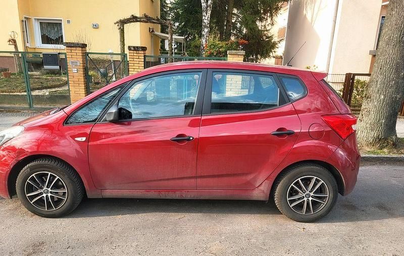 Gebraucht Hyundai ix20 90 PS (66 kW) 2011 Rot Kleinwagen