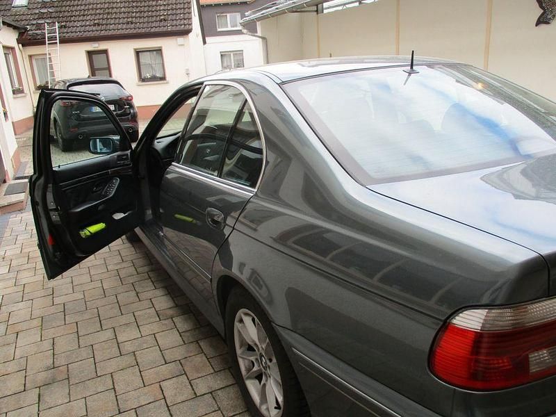 Gebraucht BMW 530 Exclusive 193 PS (141 kW) 2003 Grau Limousine