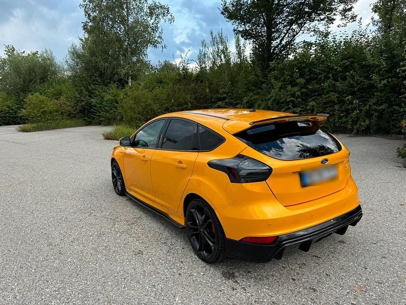 Gebraucht Ford Focus ST 250 PS (183 kW) 2017 Gelb Limousine