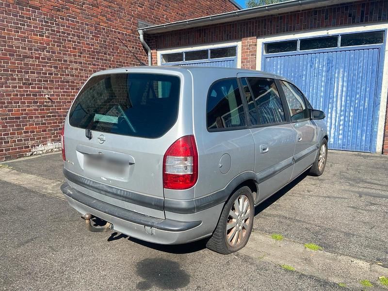 Second-hand Opel Zafira 125 CP (91 kW) 2003 Argintiu Monovolum