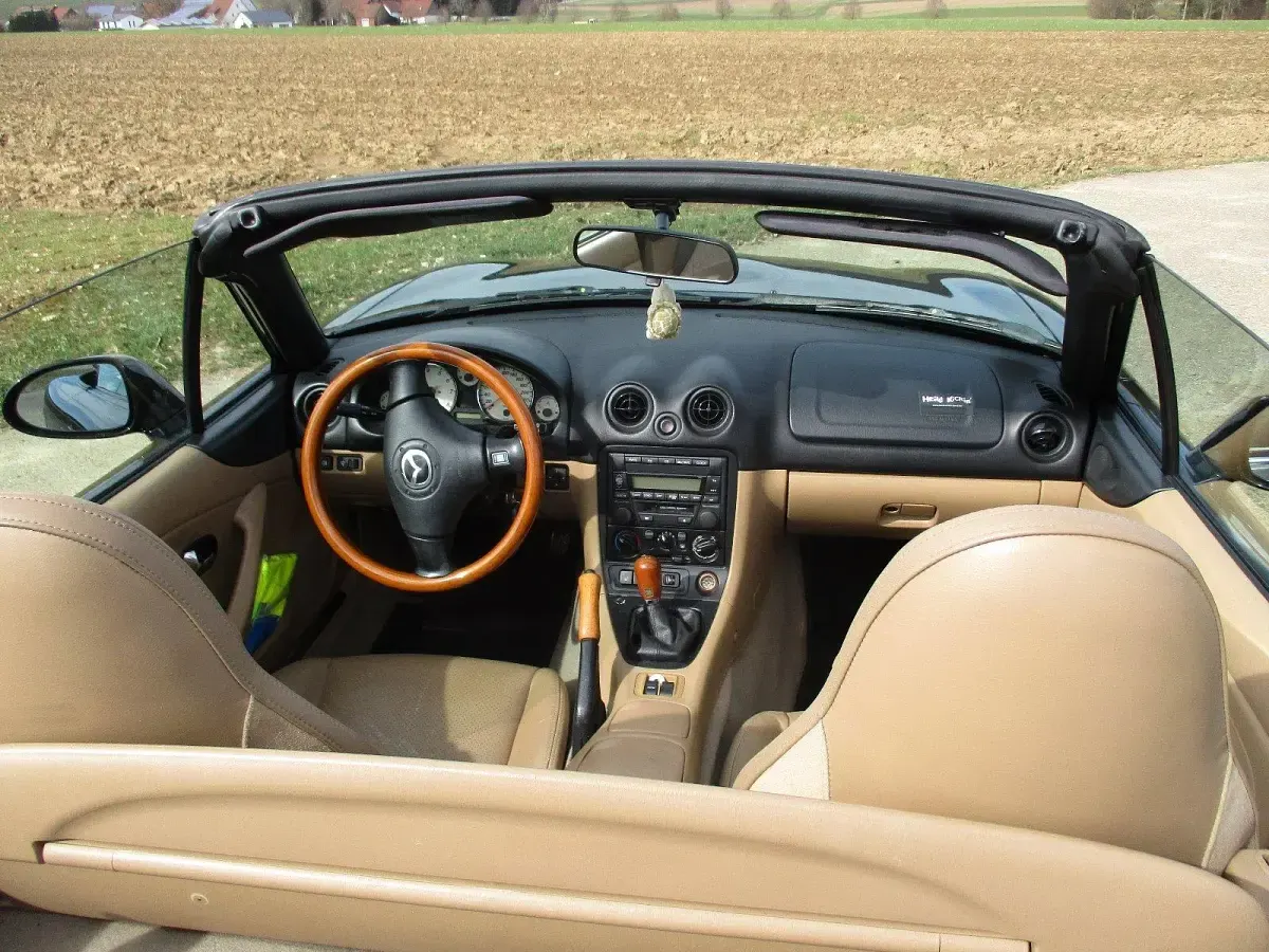 Używany Mazda MX5 110 KM (80 kW) 2001 Czarny Kabriolet