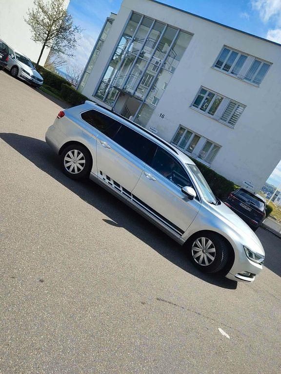 Silber Gebraucht 2018 VW Passat Comfortline Limousine | 13.300 € - Bild 1/4