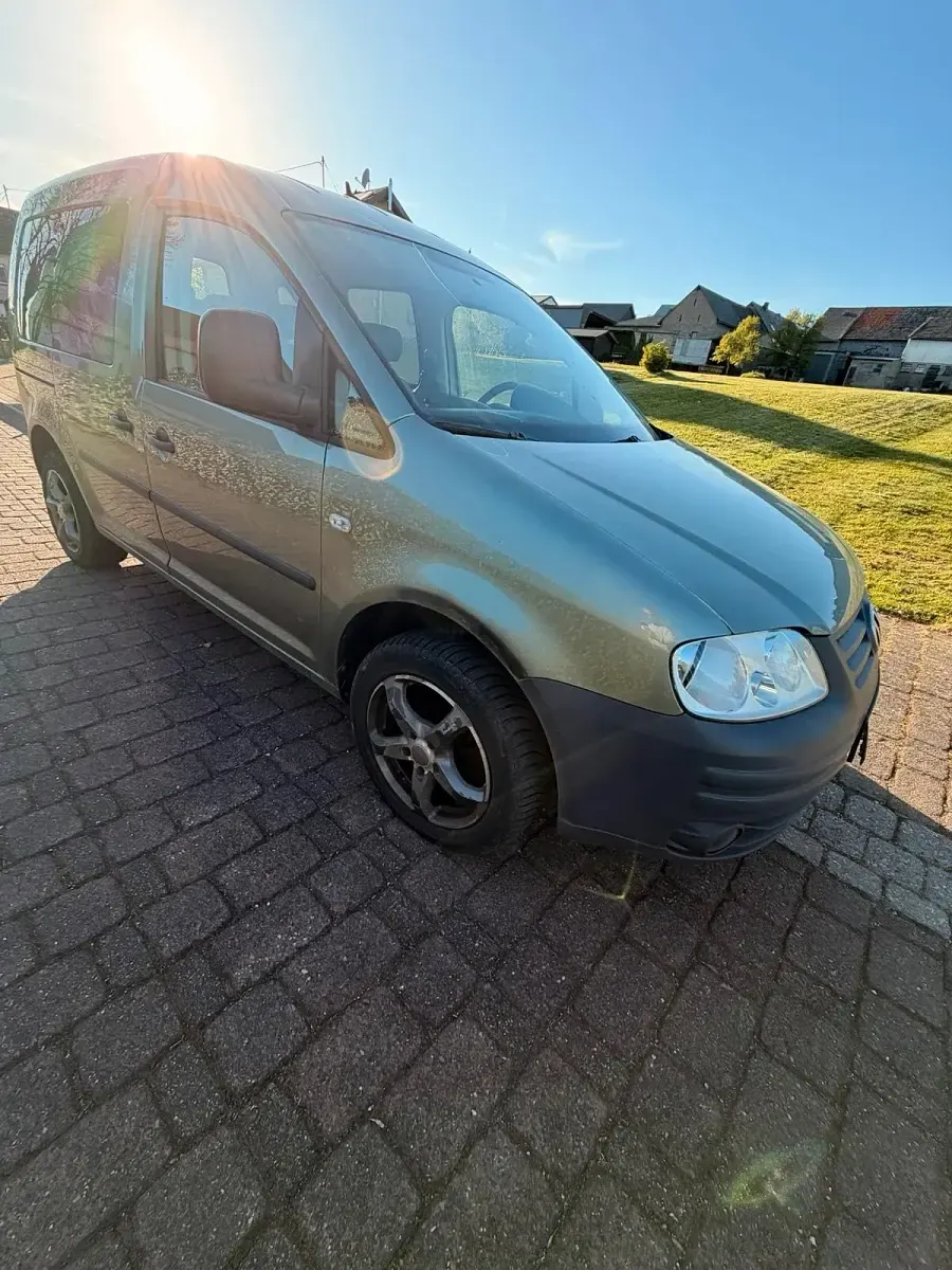 Usado VW Caddy 105 HP (77 kW) 2006 Verde Monovolume
