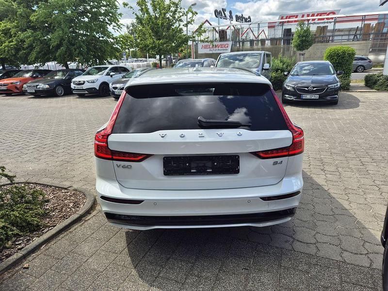 Używany Volvo V60 Plus 197 KM (144 kW) 2024 Biały Kombi