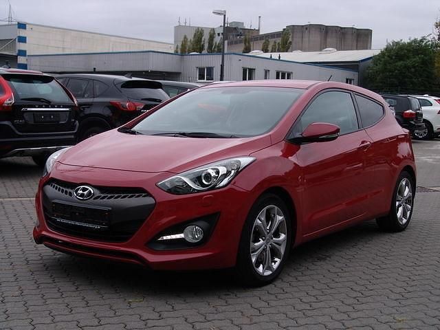Gebraucht Hyundai i30 135 PS (99 kW) 2013 Rot Coupé