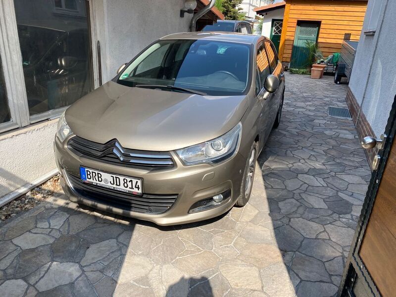 Beige Gebraucht 2011 Citroën C4 Exclusive Limousine | 6.500 € (Fairer Preis) - Bild 1/4