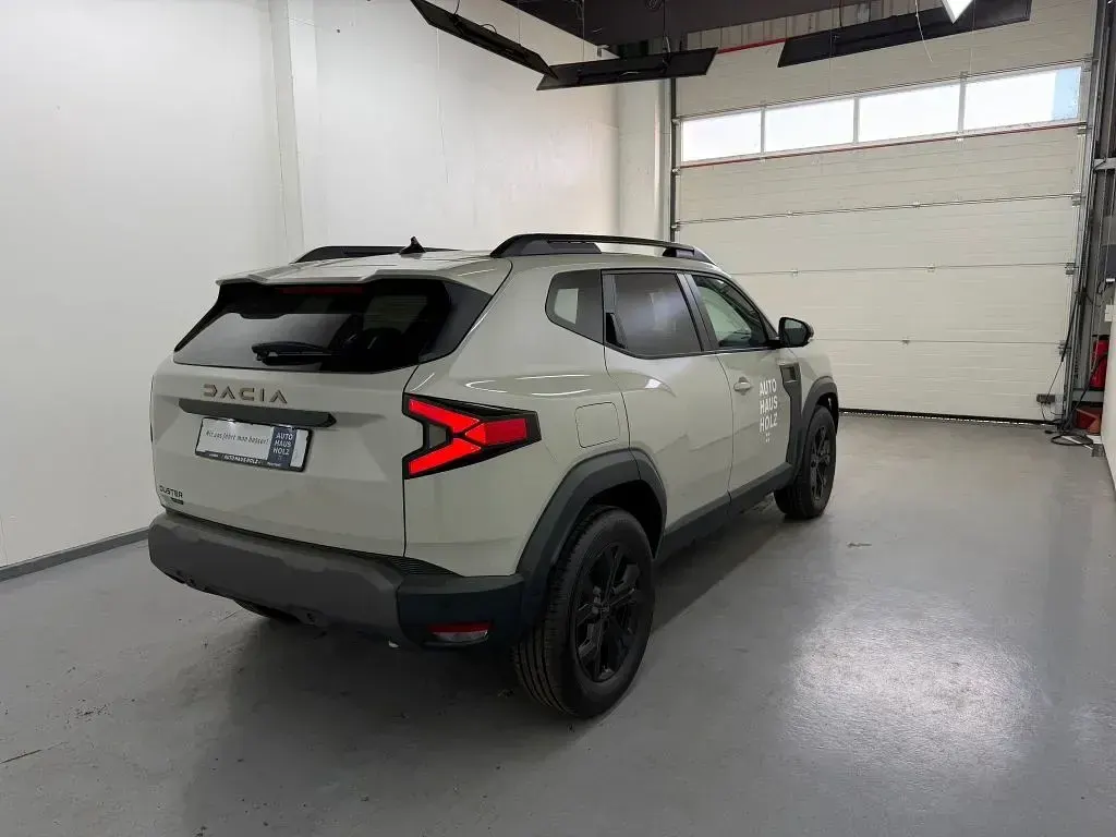 Neu Dacia Duster Extreme 158 PS (116 kW) 2026 Beige SUV