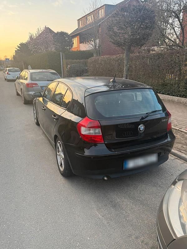 Gebraucht BMW 118 122 PS (89 kW) 2004 Schwarz Kleinwagen