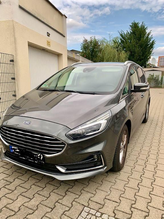 Grau Gebraucht 2020 Ford S-MAX Titanium Van / Kleinbus | 25.900 € (Fairer Preis) - Bild 1/4