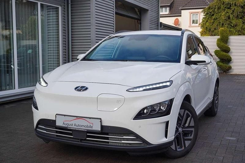 Gebraucht Hyundai Kona 100 kW (136 PS) 2023 Weiß SUV