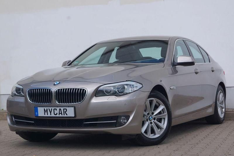 Silber Gebraucht 2011 BMW 523 Sport Line Limousine | 13.999 € (Guter Preis) - Bild 1/4