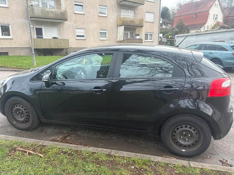 Gebraucht Kia Rio Spirit 85 PS (62 kW) 2012 Schwarz Kleinwagen