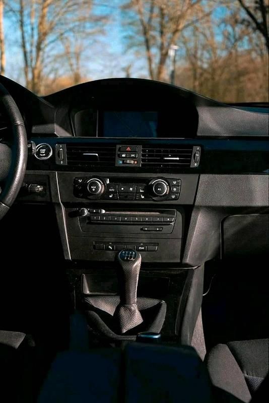 Gebraucht BMW 318 143 PS (105 kW) 2009 Silber Limousine