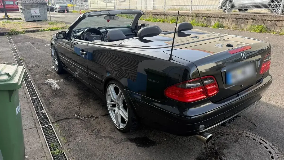 Gebraucht Mercedes CLK320 224 PS (164 kW) 2000 Schwarz Cabrio